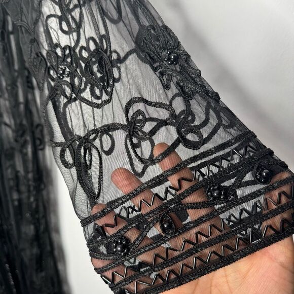 Neelam lace and sheer cover with beaded detailing - Picture 4 of 8